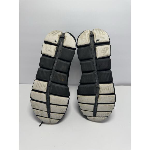 On Running Black Athletic Shoes - Picture 7 of 7